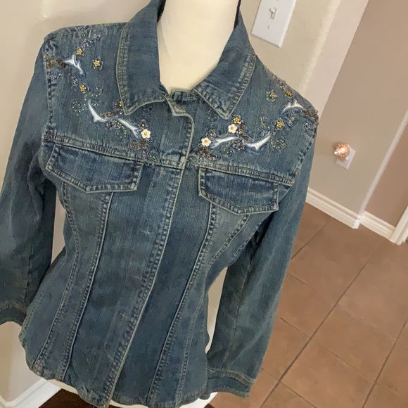 Brandon Thomas blue medium wash denim jean jacket with decorative beading - Picture 7 of 17